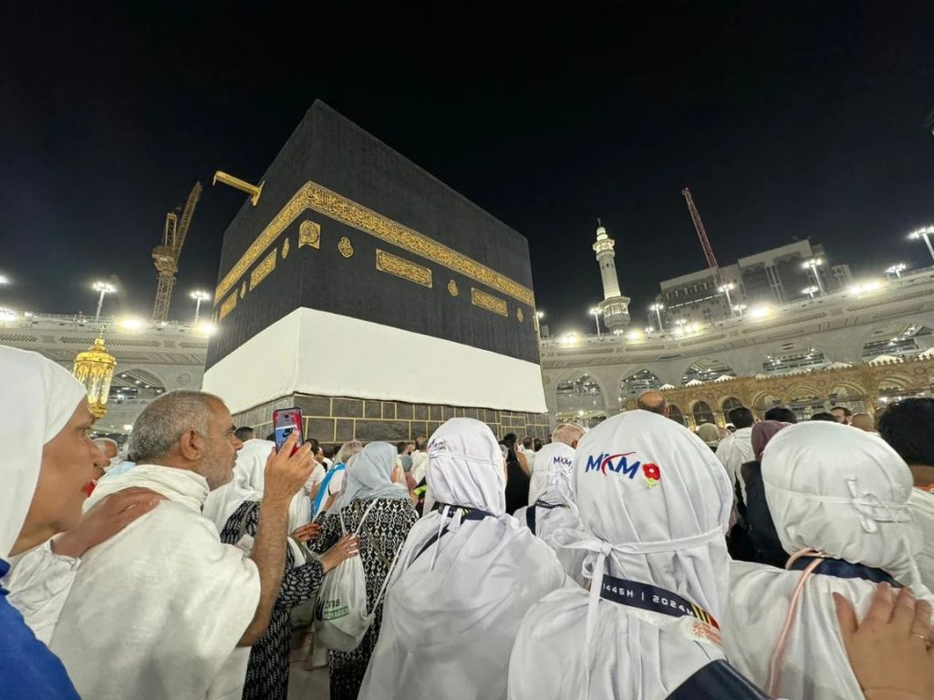 Jemaah Umrah Teruja Bertemu Ahli Keluarga